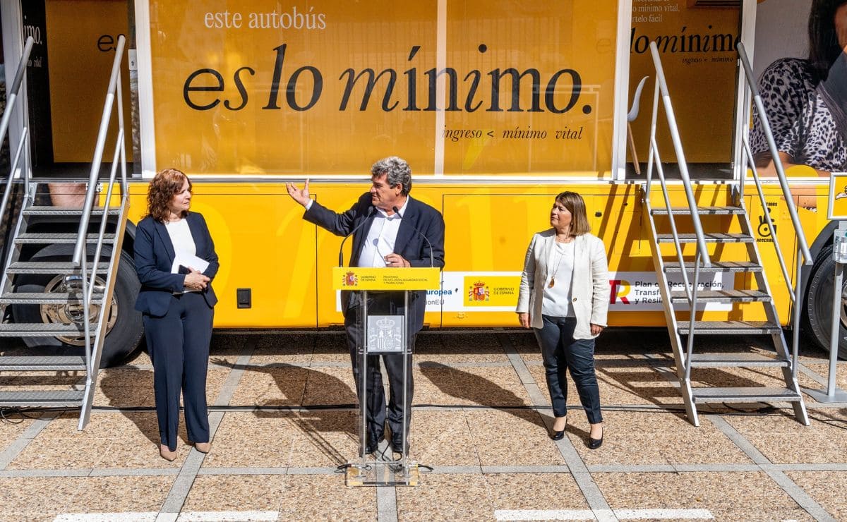 Arranca el autobús del Ingreso Mínimo Vital./ Foto de la Seguridad Social