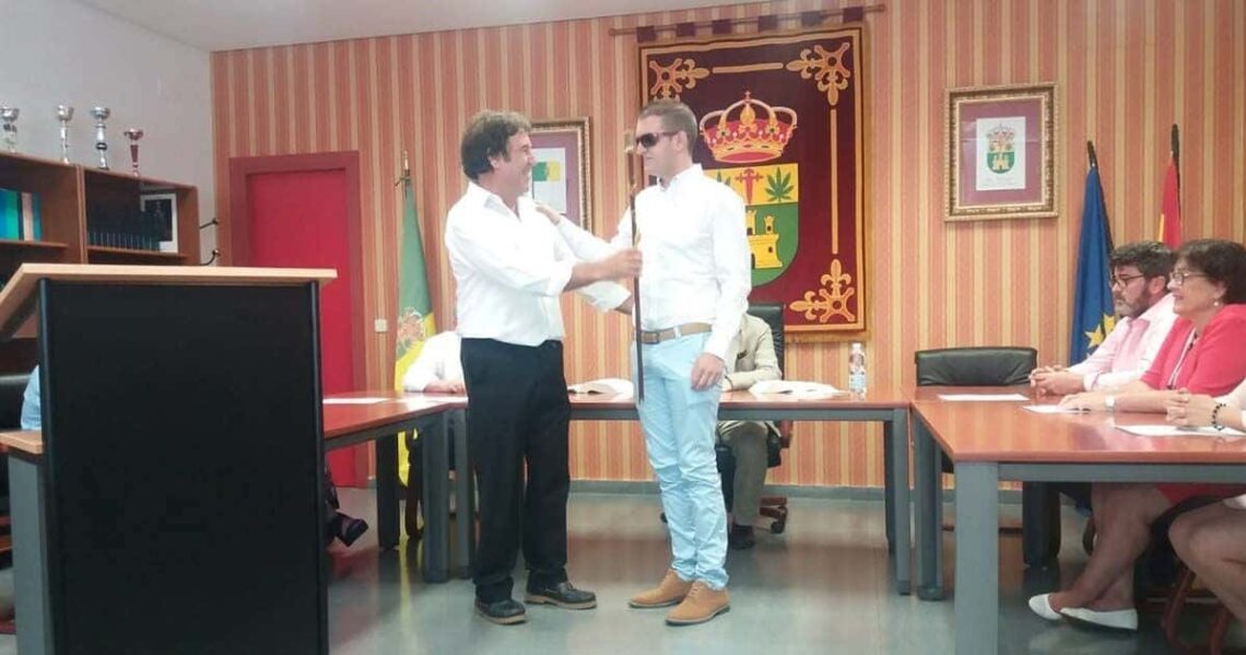 Isidro Sánchez, el alcalde invidente que toma posesión de su cargo
