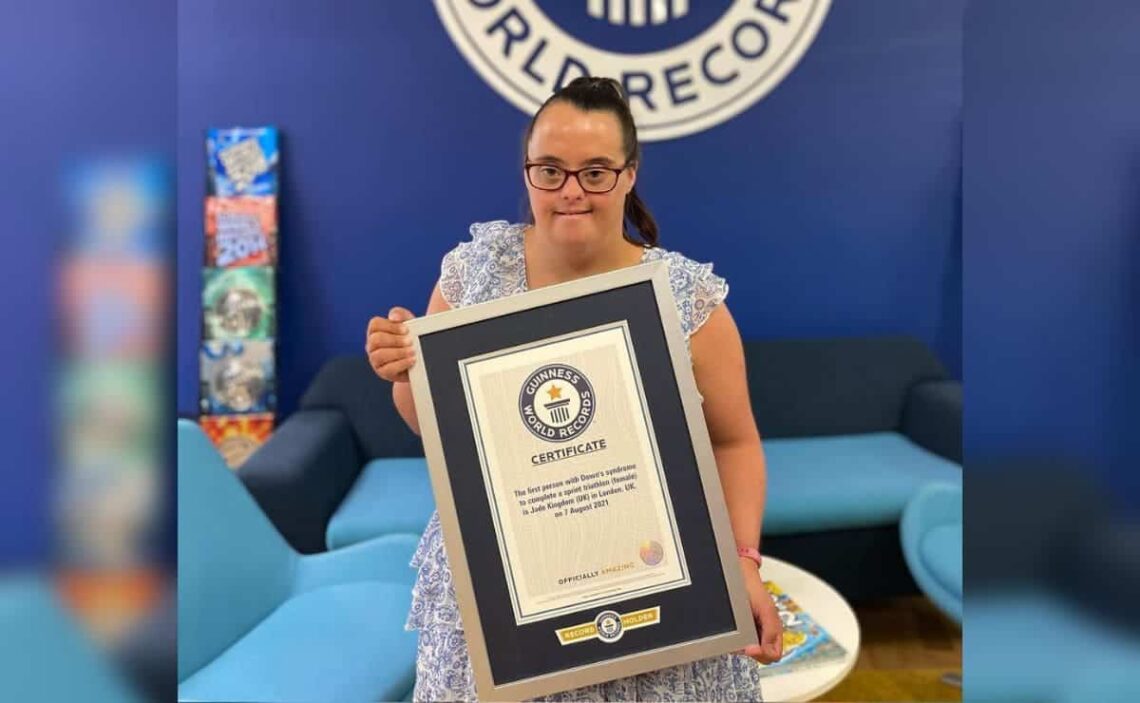 Jade Kingdom se convierte en la primera mujer con síndrome de Down en conseguir acabar un triatlón a sprint