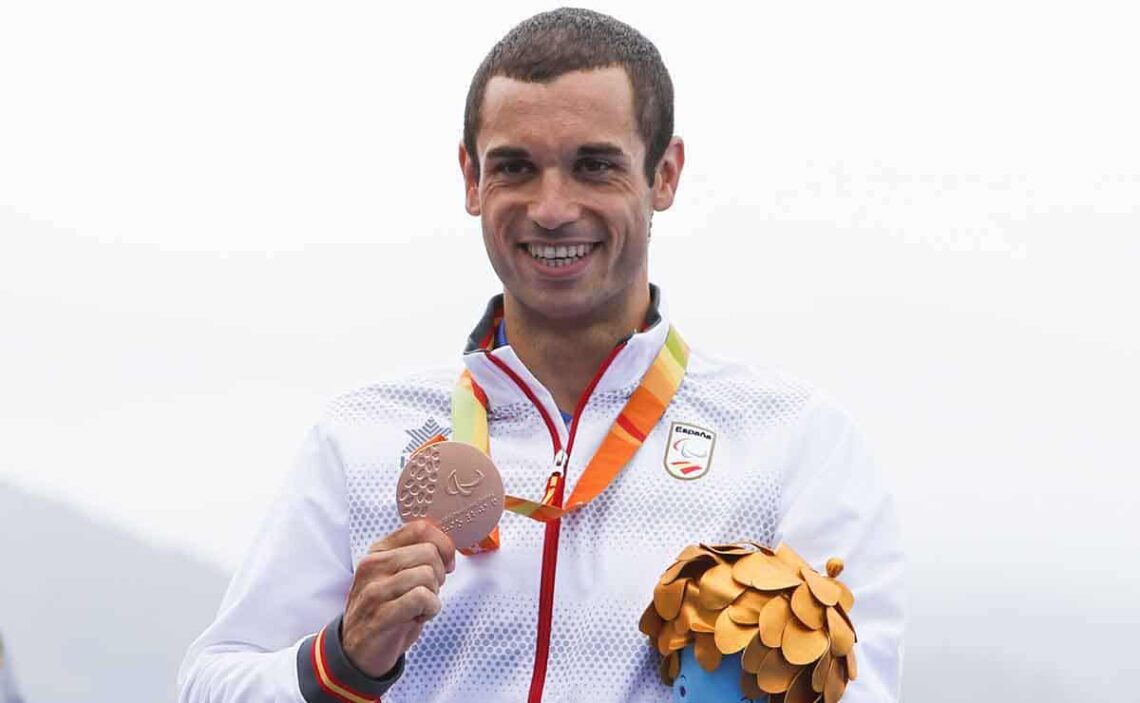Jairo Ruiz recibe la medalla de bronce en los Juegos Paralímpicos de Tokio 2016