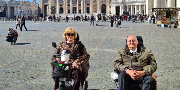 Javier y Lola Exposito, miembros de la Junta directiava de COTA CERO en el Vaticano