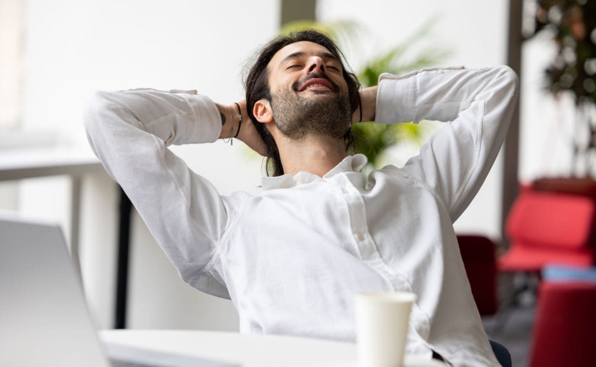 Descanso durante la jornada laboral./ Licencia Adobe Stock