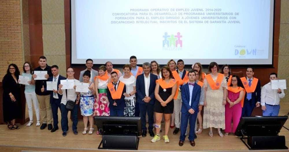Jóvenes con discapacidad intelectual se gradúan por la Universidad de Almería