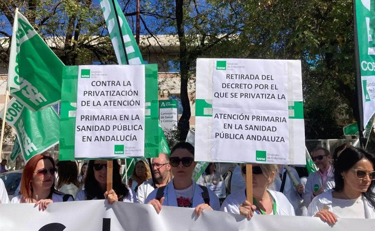 La huelga de los médicos de atención primaria para presionar a Juanma Moreno coincidirá con el puente de mayo
