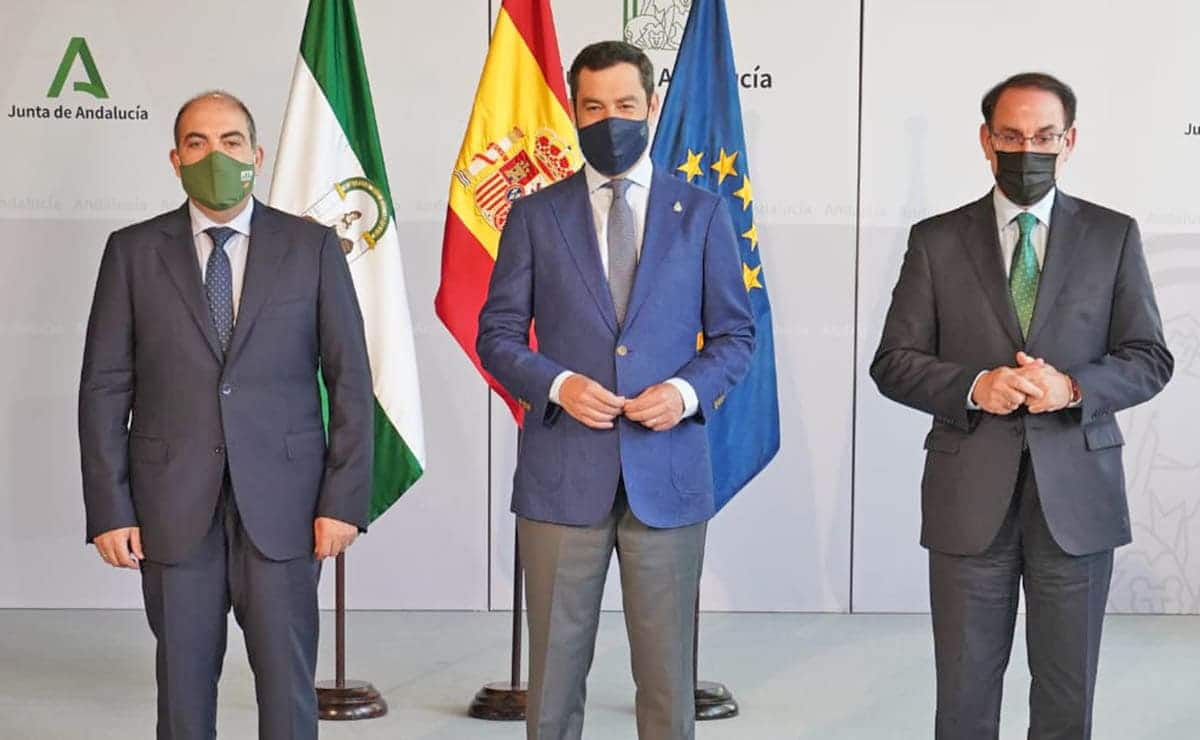 Juanma Moreno y Lorenzo Amor