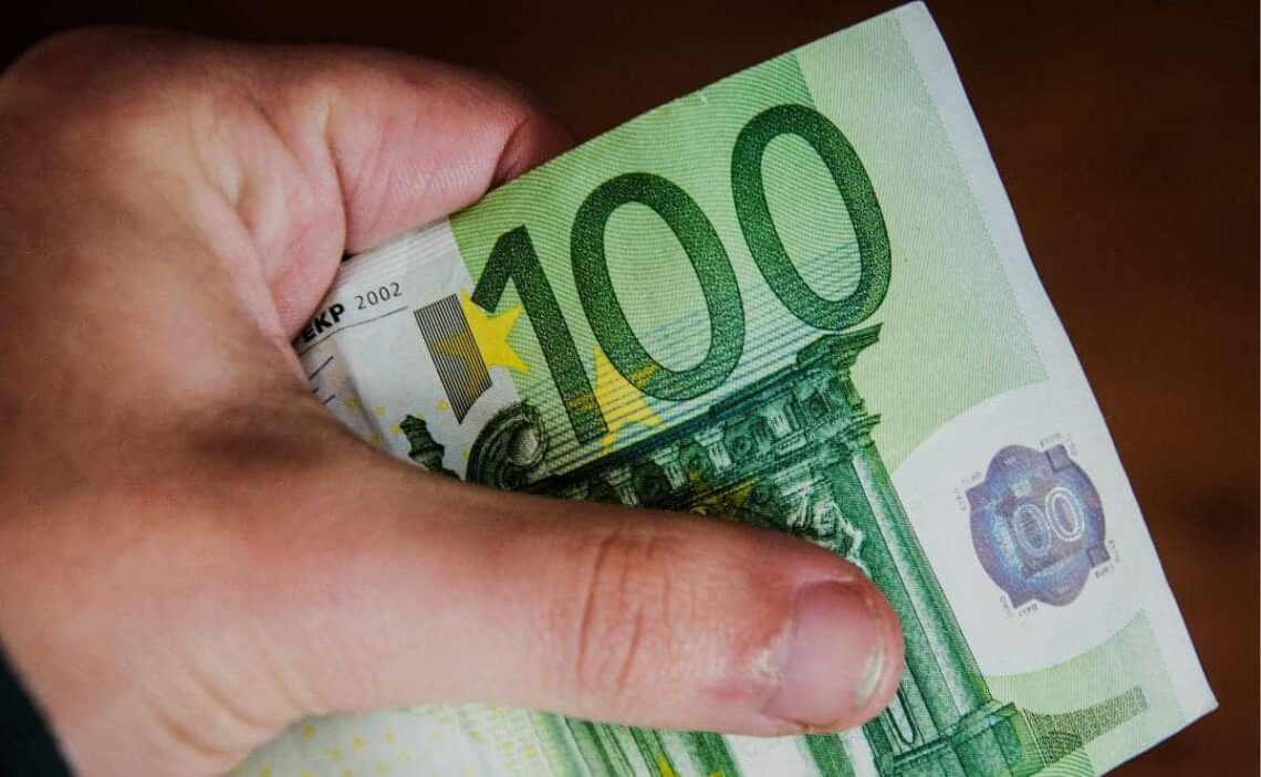 Aumento de 100 euros en la pensión de jubilación./ Foto de Canva