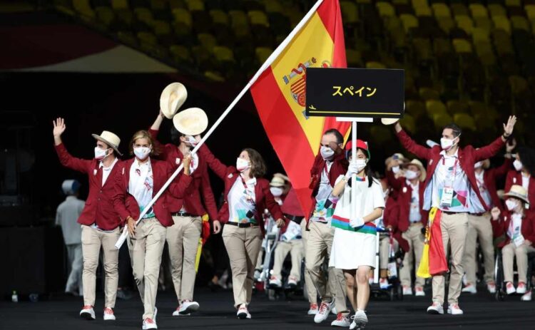 España durante la ceremonia inaugural de los Juegos Paralímpicos de Tokio 2020