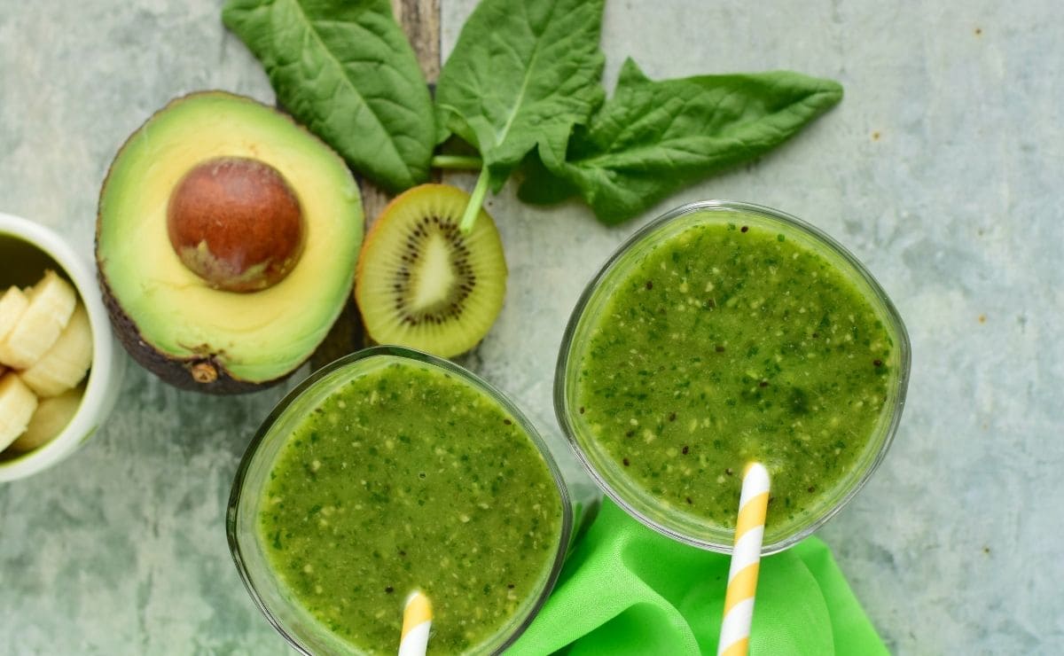 Jugo de espinacas y kiwi