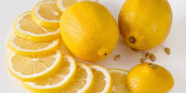 Jugo de limón en tareas del hogar