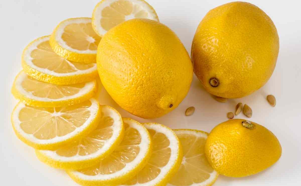 Jugo de limón en tareas del hogar