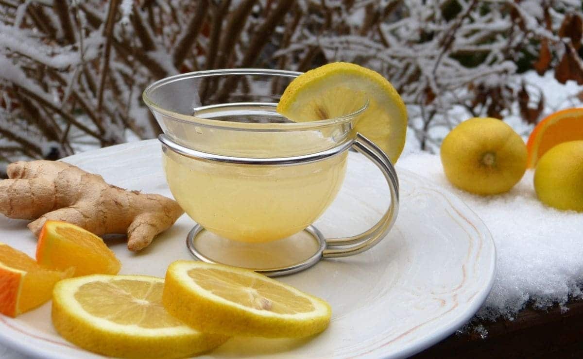 Jugo de limón y limones