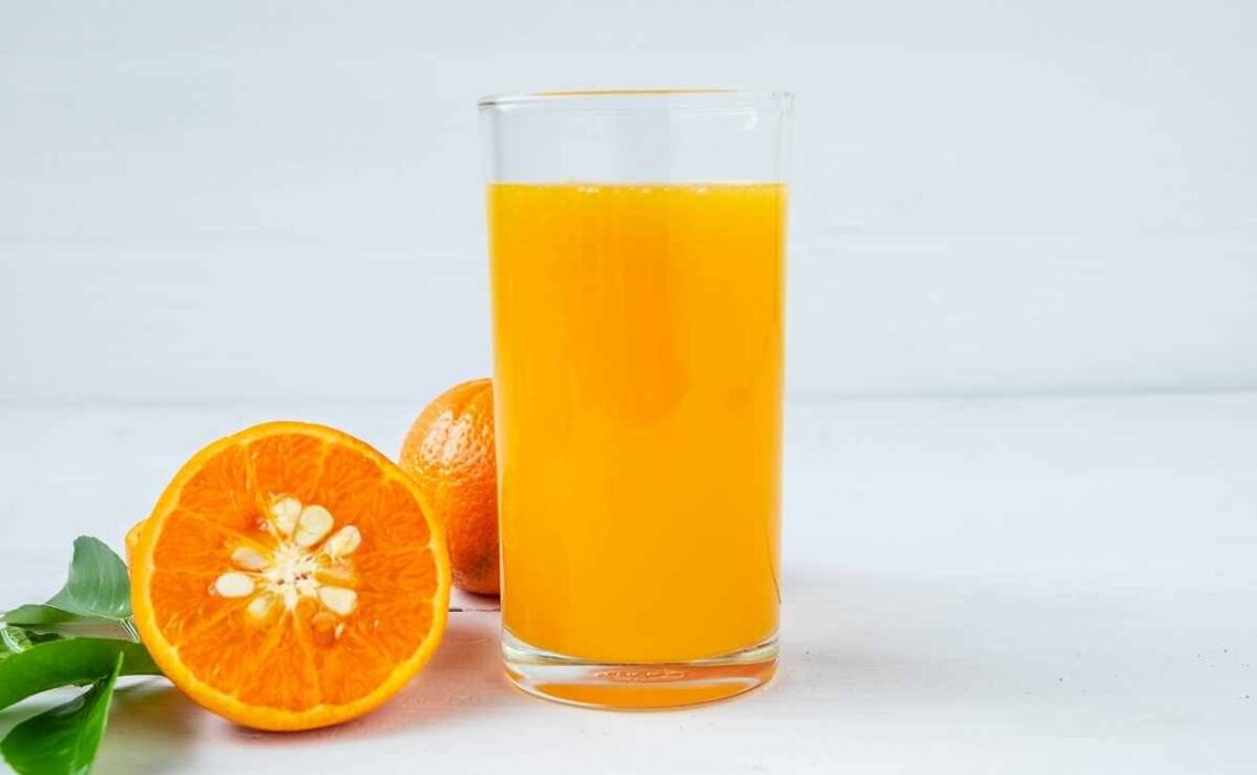 Efectos secundarios jugo de naranja, según la Universidad de Harvard
