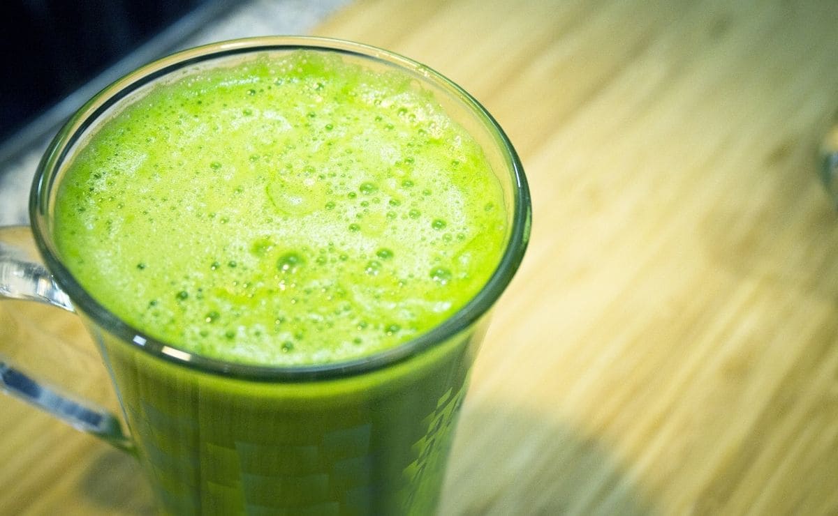 Jugo de piña y apio