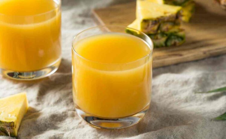 Jugo naranja y piña para bajar los triglicéridos