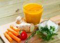 Jugo saludable de naranja y jengibre para bajar los triglicéridos