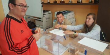 Usuario de Aspanies votando