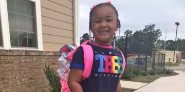 Kinley , la pequeña con parálisis cerebral que inspira a millones de personas aprendiendo a andar