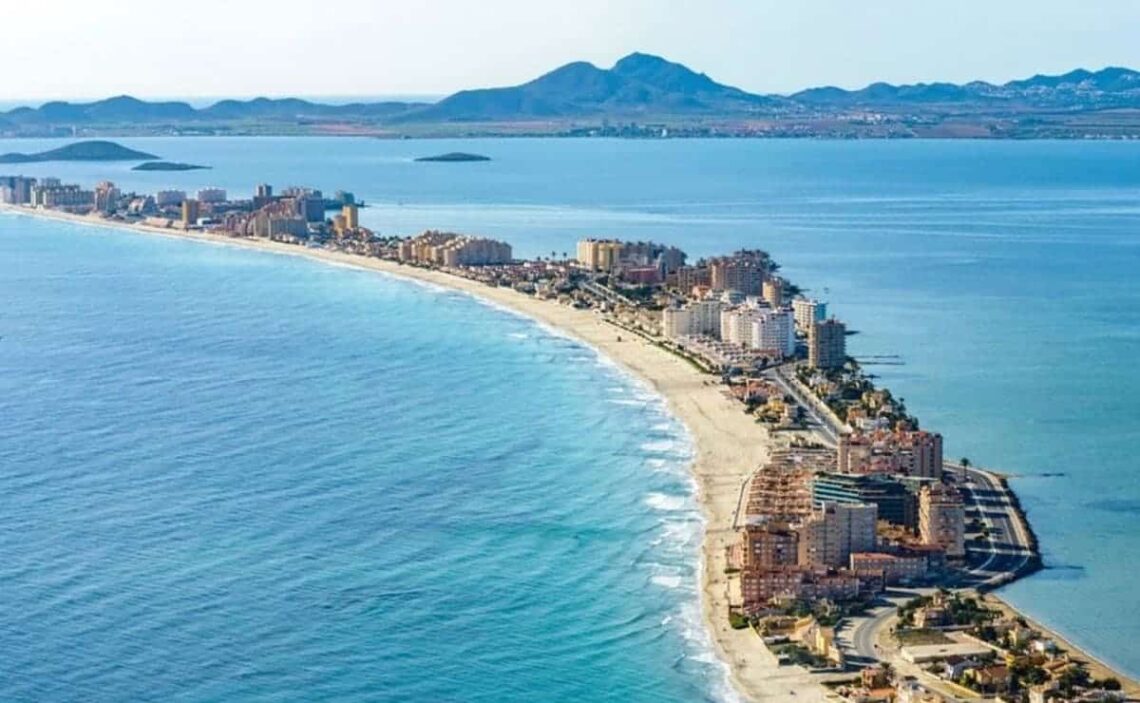 Vista área de La Manga, municipio de la Región de Murcia