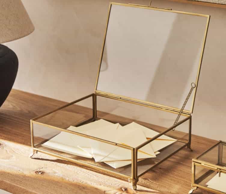 La caja de cristal de Zara Home en oferta puede guardar muchas cosas dentro
