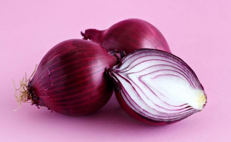 La cebolla morada podria prevenir las canas del cabello