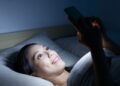La luz azul da problemas a la hora de conciliar el sueño