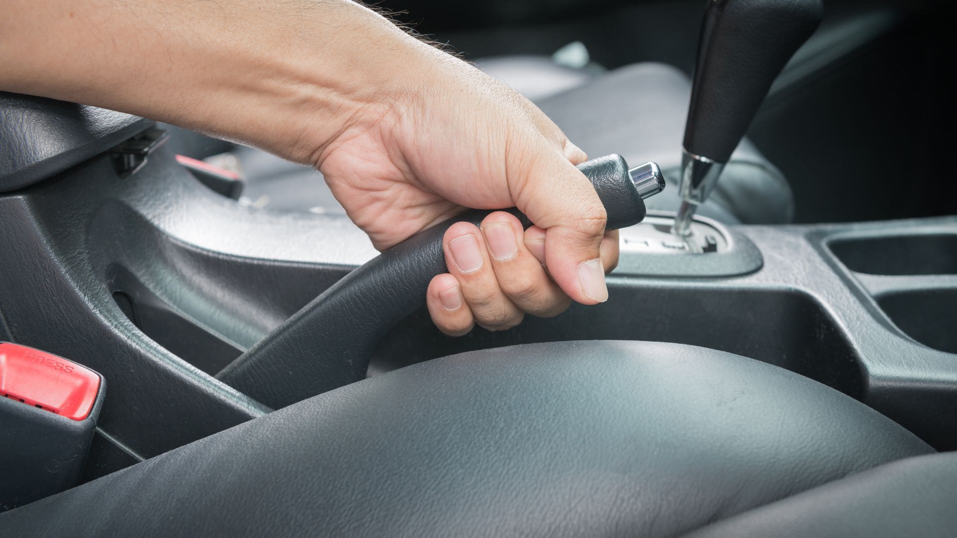 La palanca del freno de mano está a punto de desaparecer de los coches