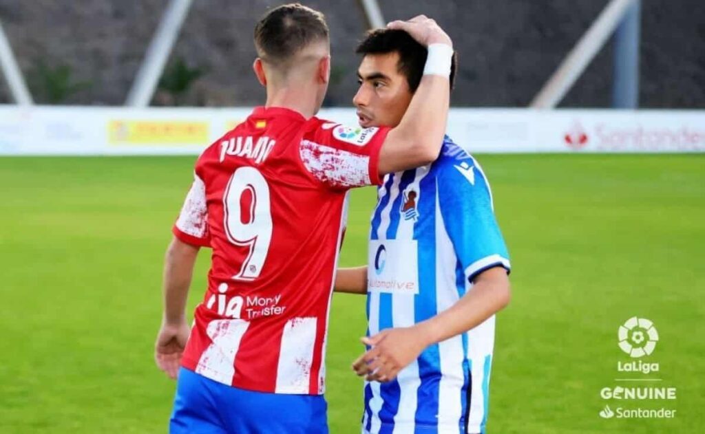 Dos jugadores de LaLiga Genuine Santander durante un partido