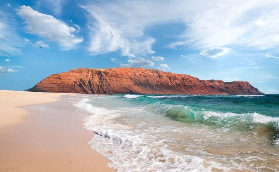 Playa situada en Lanzarote, la isla más oriental del archipiélago canario