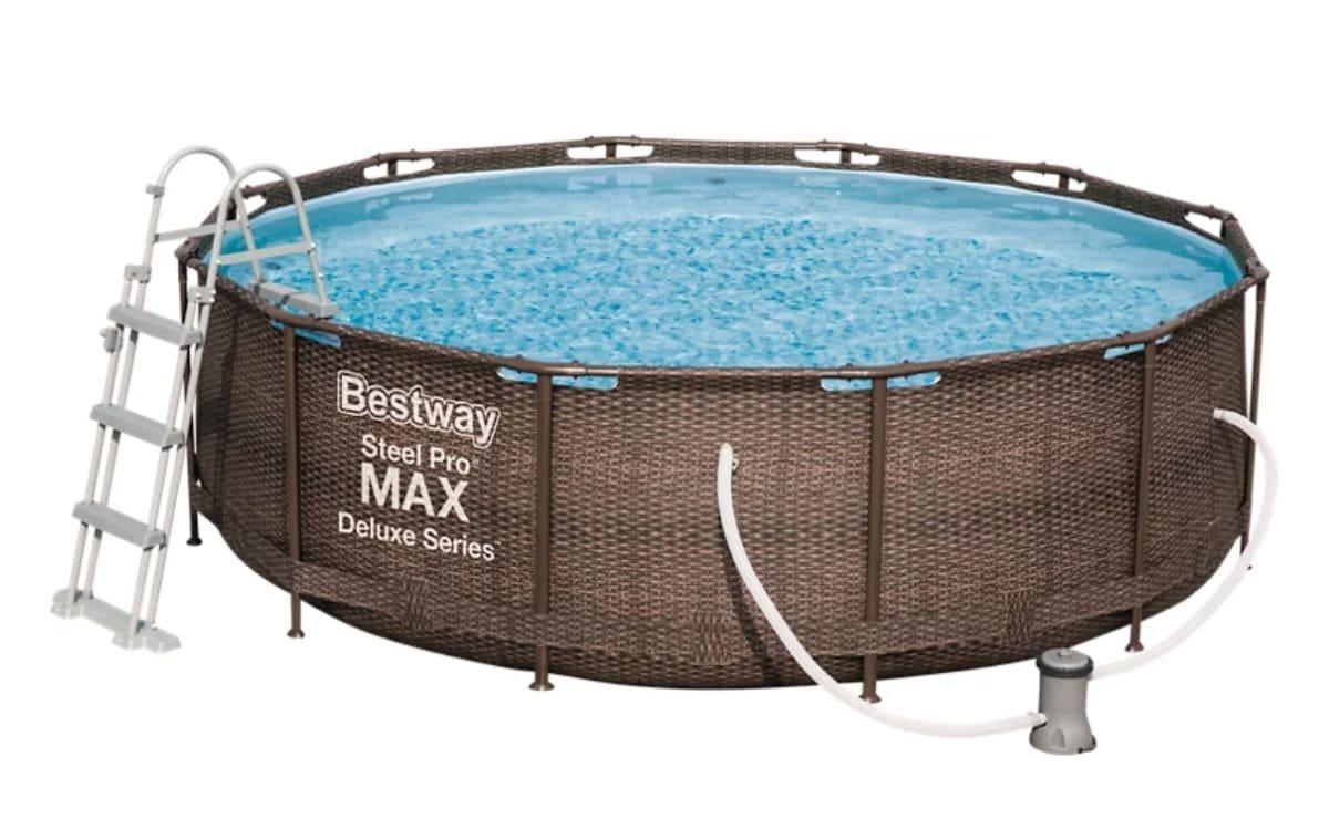 La piscina de Leroy Merlin incluye también una escalera