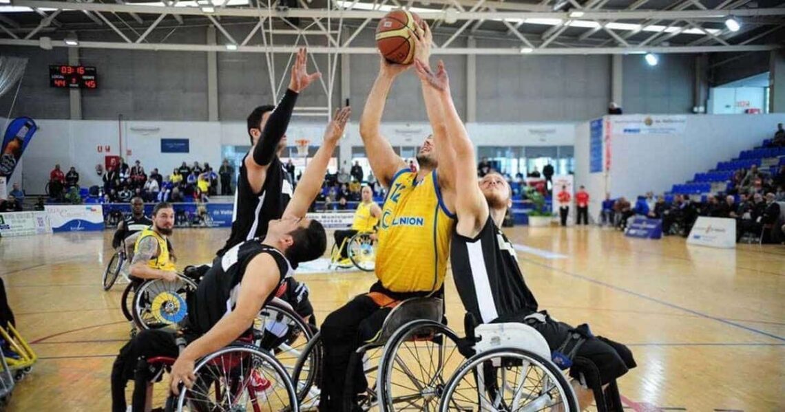 Jugadores de baloncesto en silla de ruedas