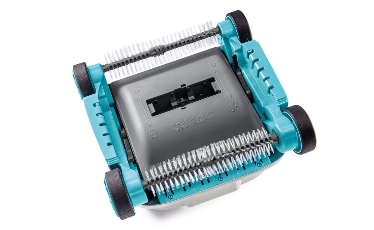 Este robot limpiafondos de Leroy Merlin cuenta con unos cepillos para arrastrar la suciedad