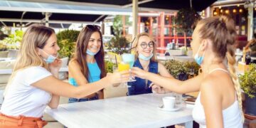 Los 3 timos por los que no debemos pagar en bares y restaurantes, según la OCU