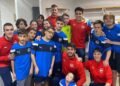 Marc Bartra y Luis Rubiales marcar un gol con los ojos cerrados para reivindicar el deporte inclusivo