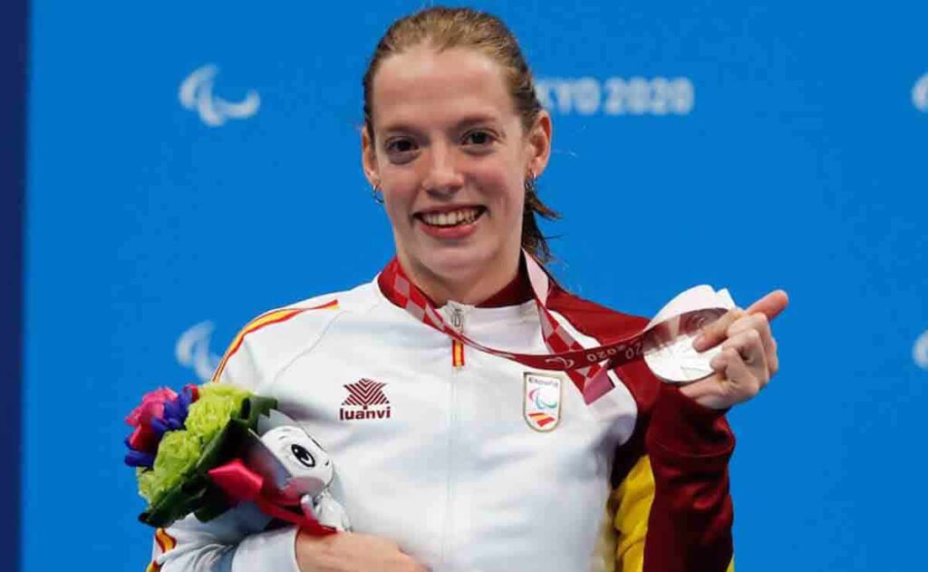 Marta Fernández, celebra su medalla de plata en los Juegos Paralímpicos Tokio 2020