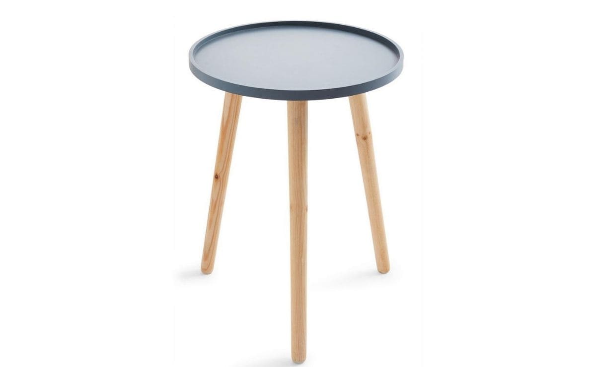 Esta mesa auxiliar de Primark tiene un estilo minimalista