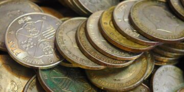 Monedas de 100 pesetas/ Licencia Adobe Stock