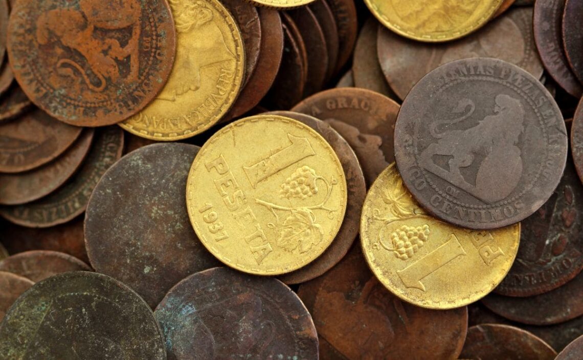 Monedas de 1 peseta con la que puedes ganar dinero. Canva