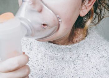Mujer con dificultad respiratoria - Coronavirus - Influenza