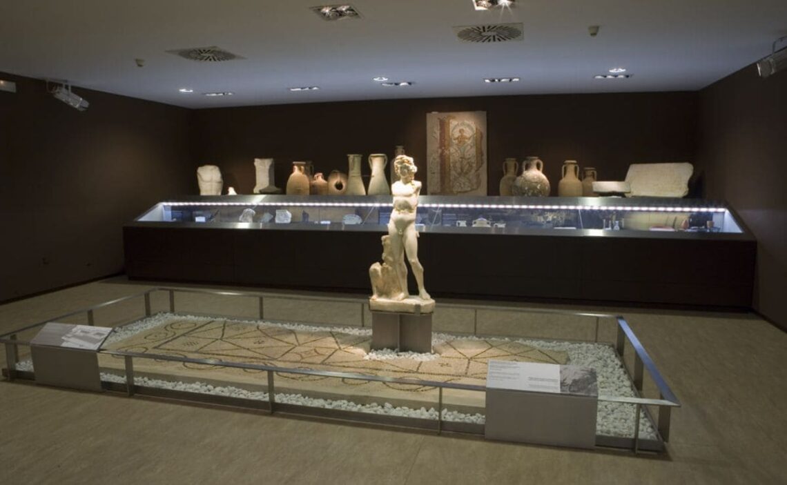 El Ayuntamiento de Almería apuesta por mejorar la accesibilidad de las personas con discapacidad auditiva en el Museo de la ciudad