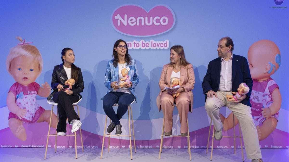 Lanzan un nuevo Nenuco con síndrome de Down y otro con implante coclear