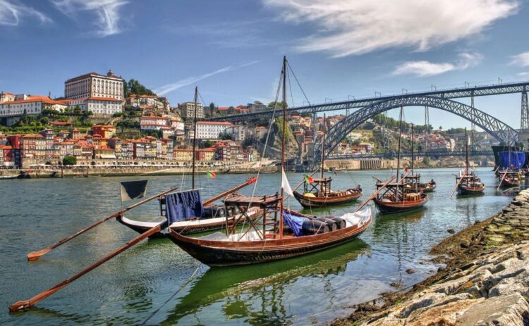 Vista de la ciudad de Oporto desde el Río
