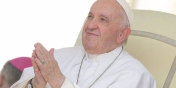 El presidente del COI y el Papa Francisco firman una declaración para fomentar la inclusión y el acceso al deporte