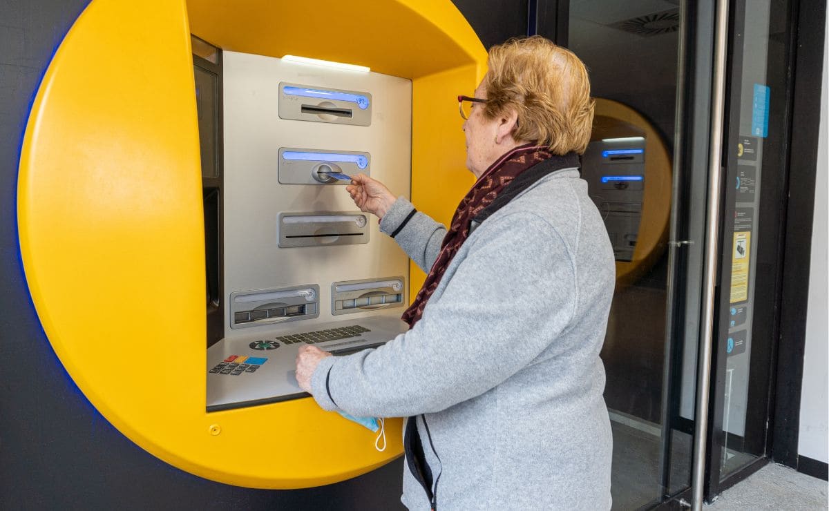 CaixaBank ofrece nuevas facilidades a clientes mayores de 65 años