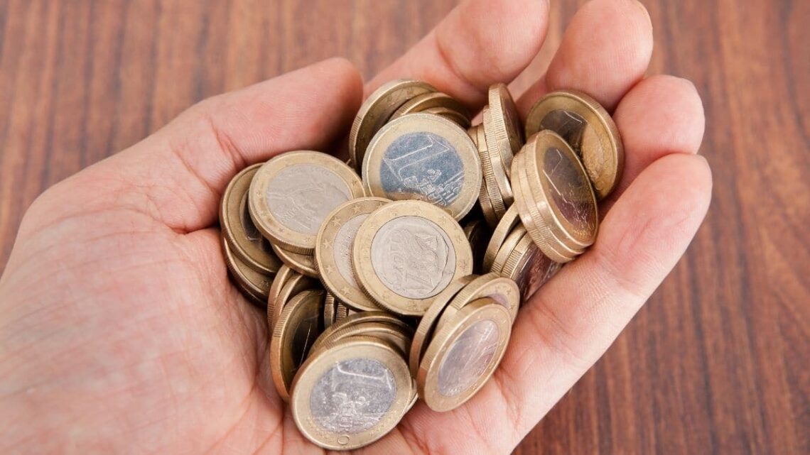 Así se puede romper una moneda de euro según un usuario de Twitter