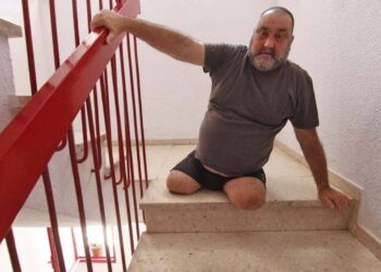 Pepe Baez sin piernas atrapado en casa