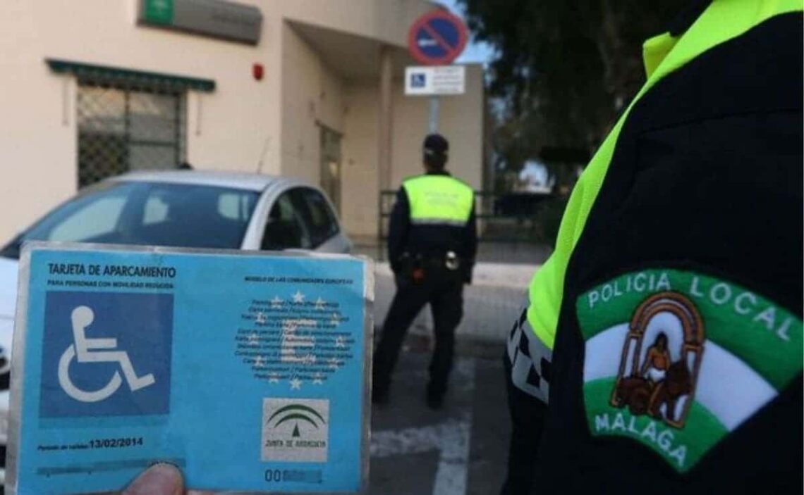 Policia Local Malaga tarjeta de aparcamiento