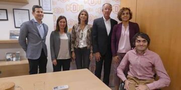 Portavoces del CEDDD con las representantes del Partido Popular.