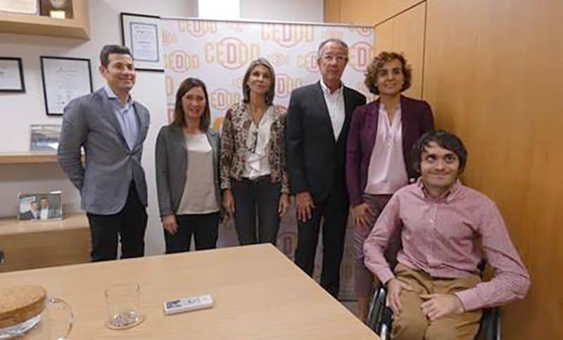 Portavoces del CEDDD con las representantes del Partido Popular.