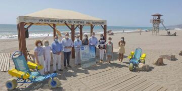Presentación de la guía de playas accesibles de la FAAM en Almería