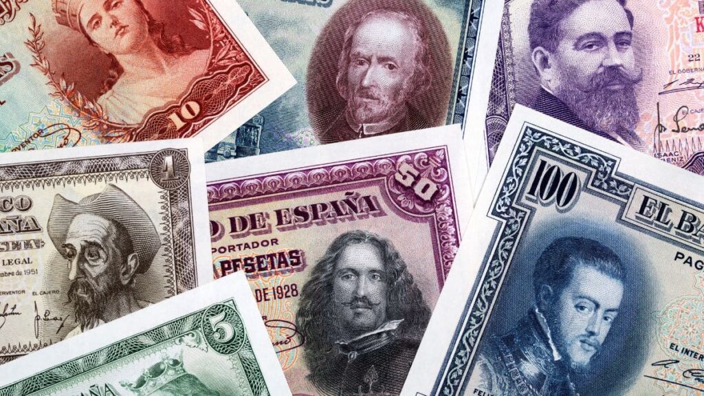 Dinero en efectivo, monedas, billetes, pesetas